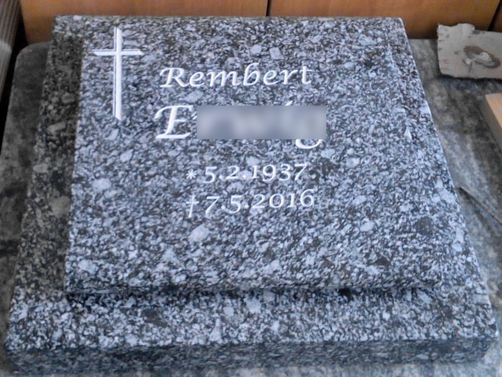 grave stone "roundet plate on graveplate"